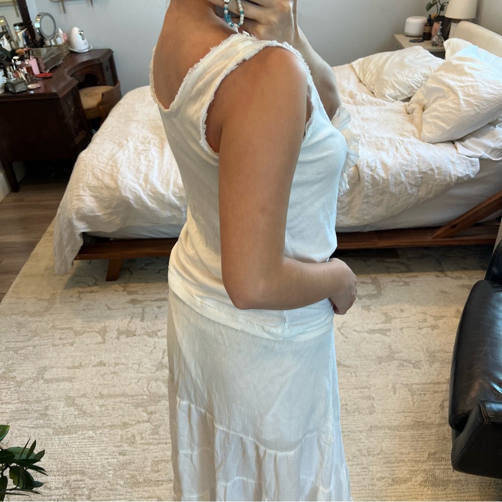 🤍 WHITE ROSE TANK 🤍 - Picture 3 of 6